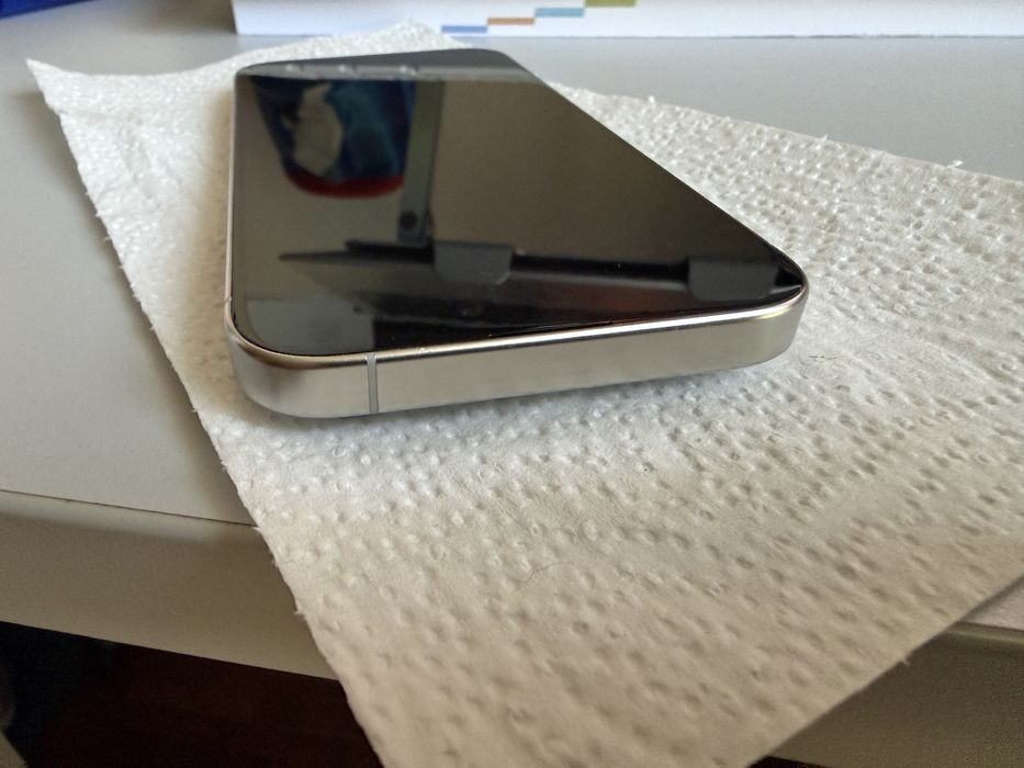 iPhone 15pro бял в топ състояние