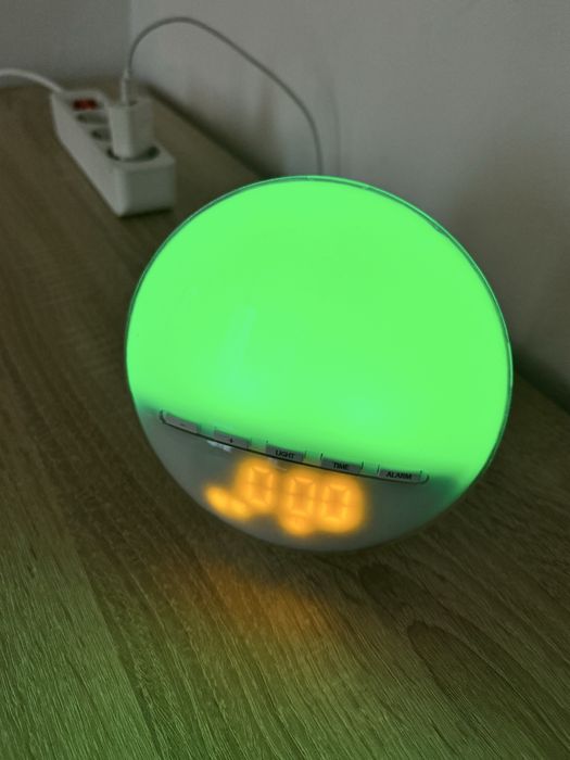 LED лампа, имитираща слънцето/часовник/будилник