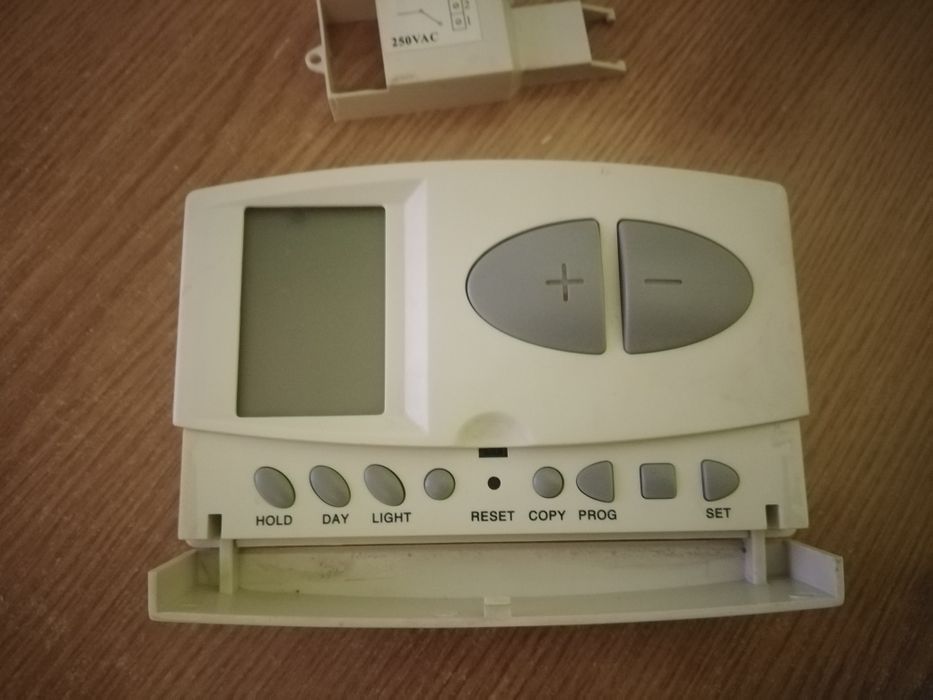 Termostat de camera cu fir