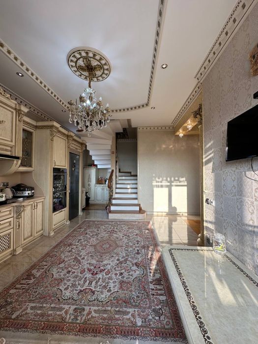 Продаётся 3 комнатная квартира на Ойбеке