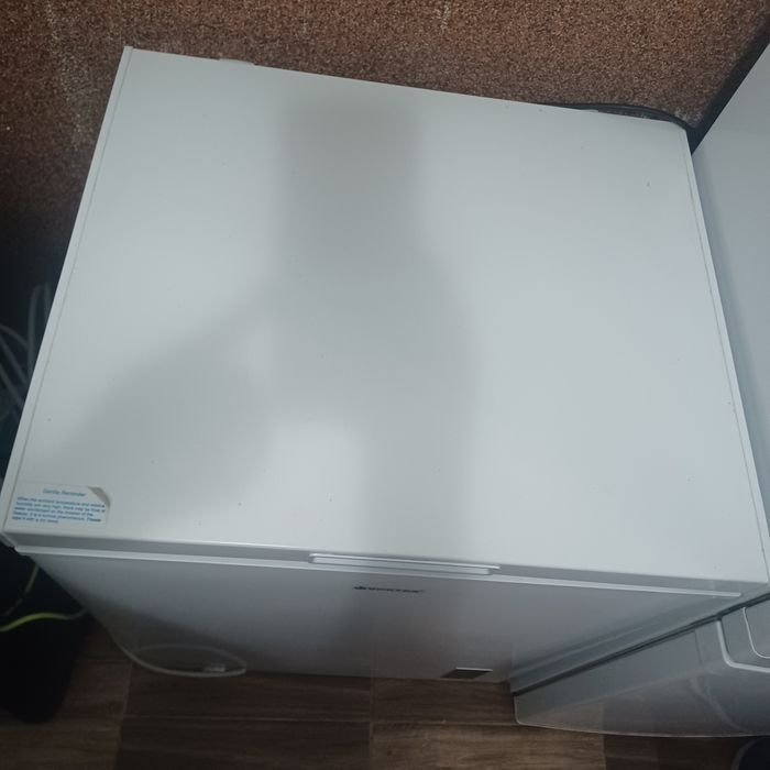 Am de vânzare lada frigorifica este noua nouta