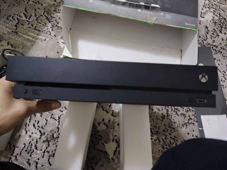 Xbox one x sotiladi xotirasi 1 terabayt 2 ta jostik