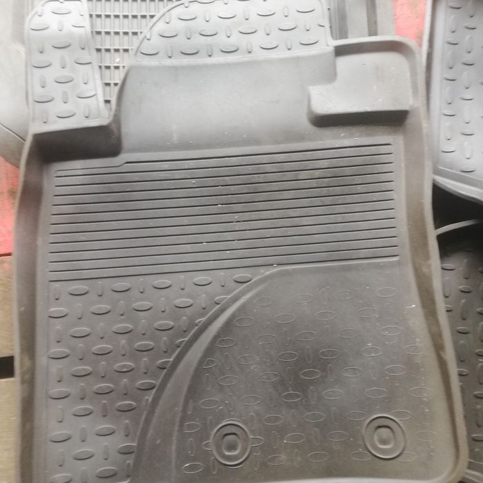 Коврики унирсальные в автомобиль