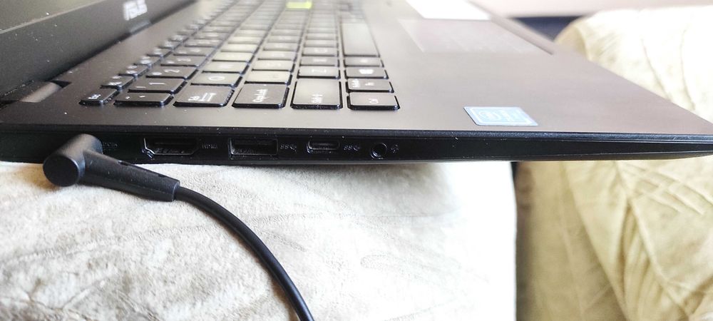 Лаптоп Asus E410-M