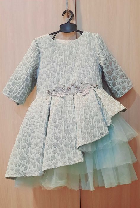 Продаю нарядное платье