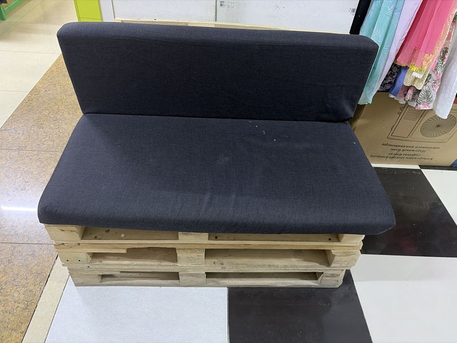 Продам диванчик из паллет
