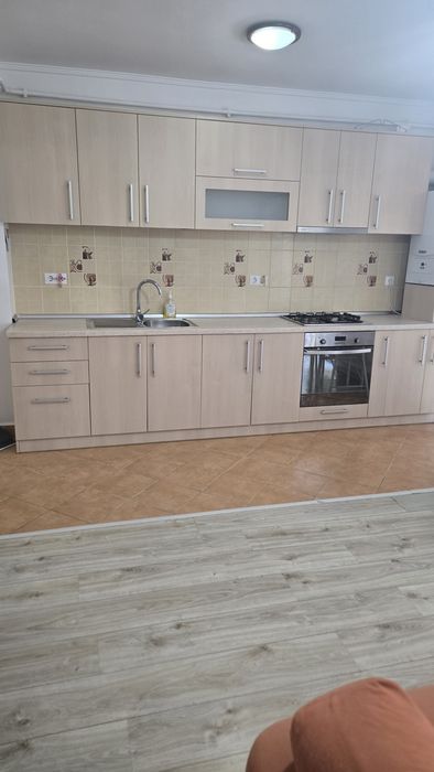 Închiriez apartament