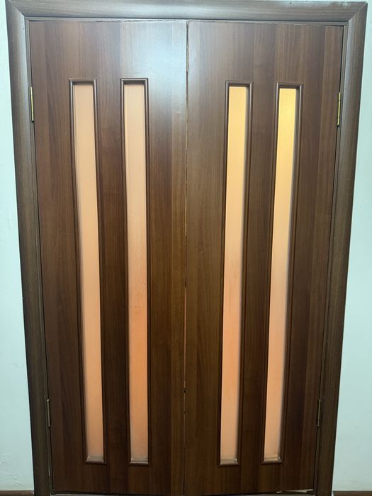 Двери коричневые