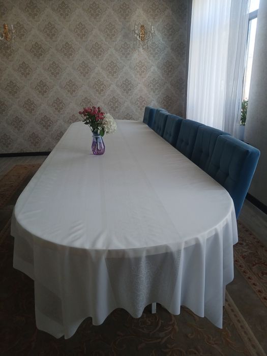 Стол для гостинной
