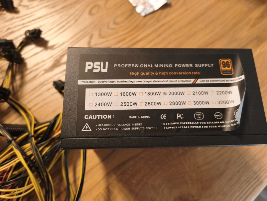 Захранване  PC – 2000W – 80+ Gold – 8× PCI-E (6+2 pin)