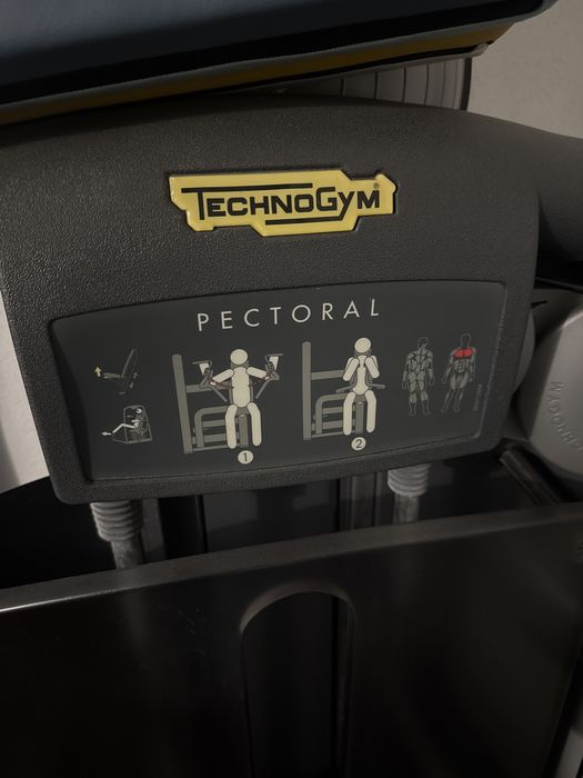 Aparat fluturari piept technogym