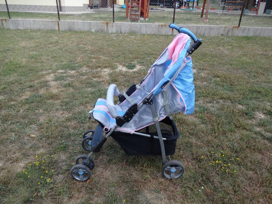 Лятна количка Pink-Blue-G в идеално състояние, лека, удобна, сгъваема