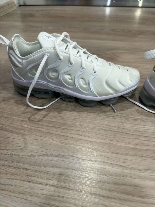 Nike vapormax plus white