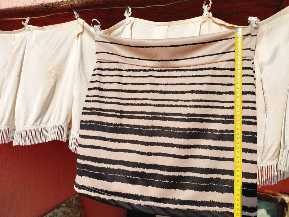 Fustă scurtă de damă Madonna – Bej cu dungi negre, mărimea XL
