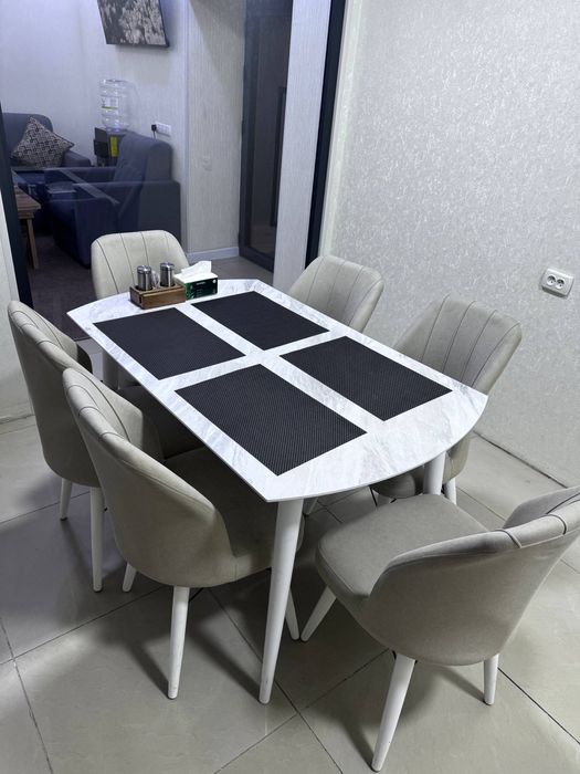 Обеденный стол со стульями - крепкий, современный, недорого