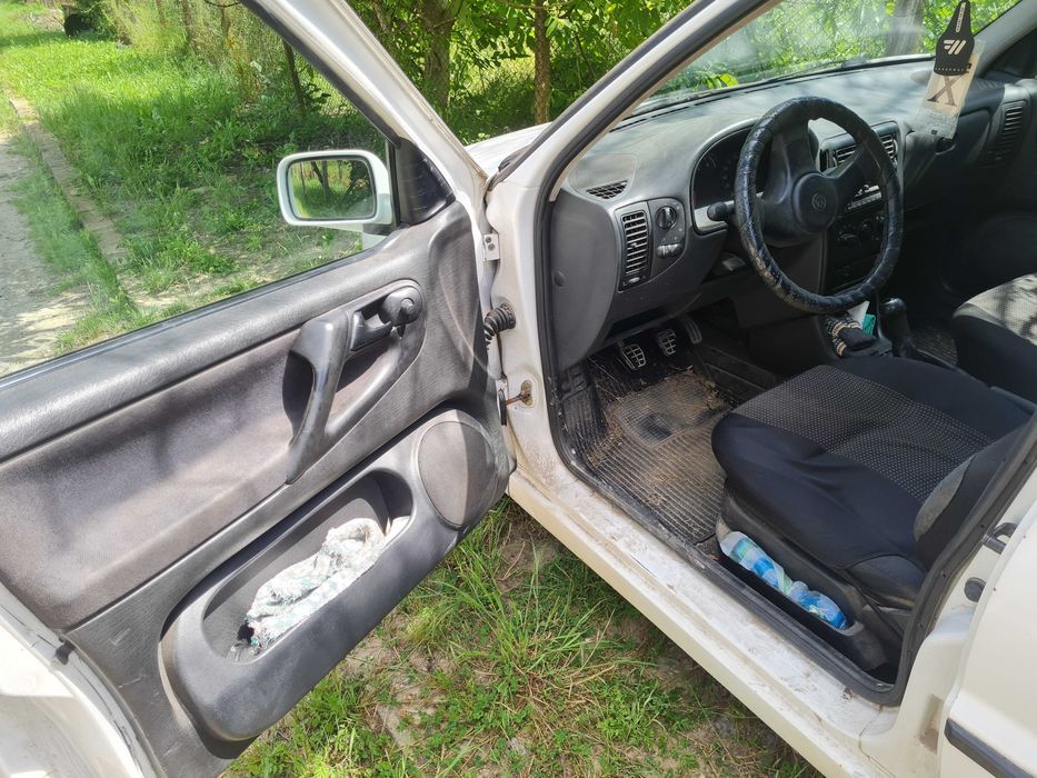 Продавам WV POLO 1000 кубика, набор 1998г. на части