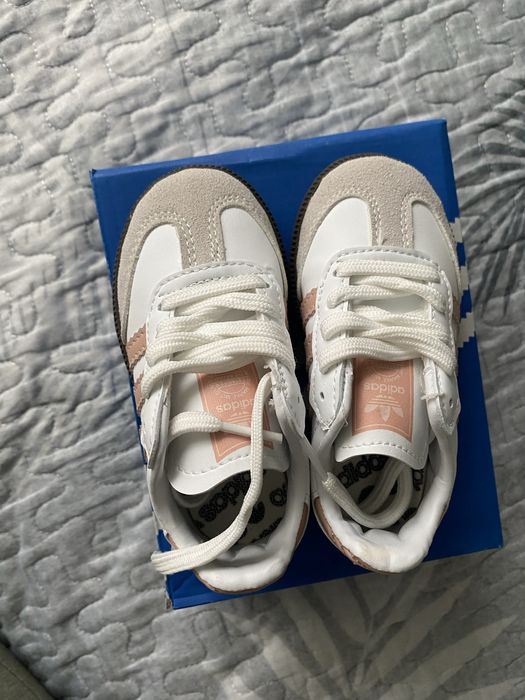 Adidasi fetite marimea 22