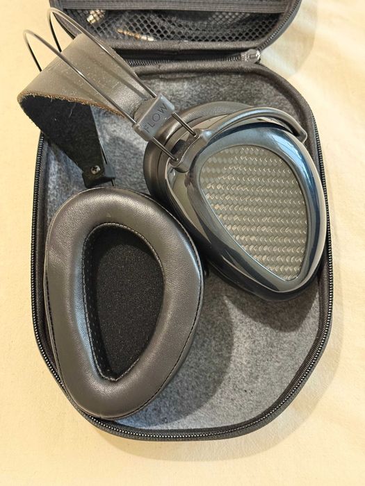 Продавам планарни слушалки MrSpeakers AEON Closed - пълен комплект, отлично състояние
