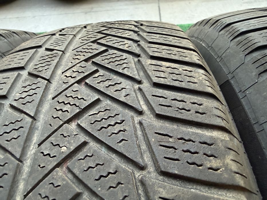 4бр. Зимни Гуми С Борд 215/65R/17 SUV -CONTINENTAL- DOT:1719- 4.9мм.+3.3мм. *60€ за 4бр.*