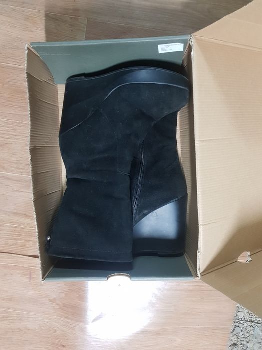 Продам сапоги женские новые