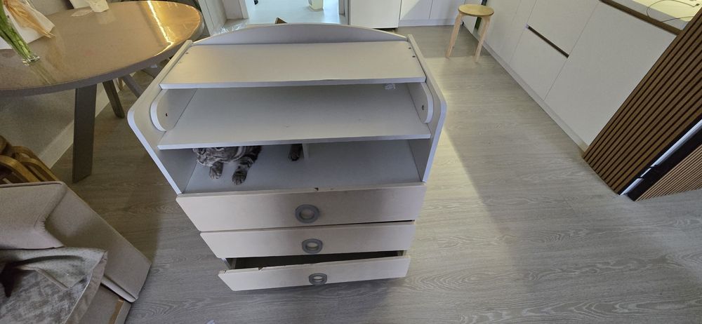 Продам пеленальный стол комод