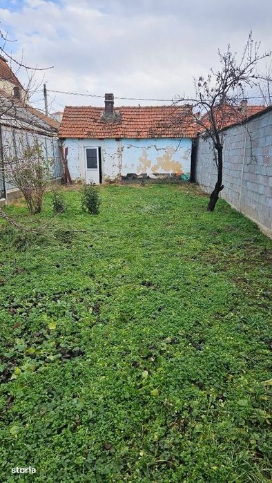 Casa veche,teren 250 mp str.Mestesugarilor-Iosia