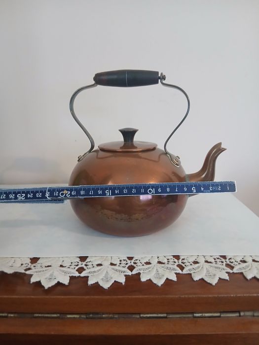 Ceainic din alama,facut in Portugalia.