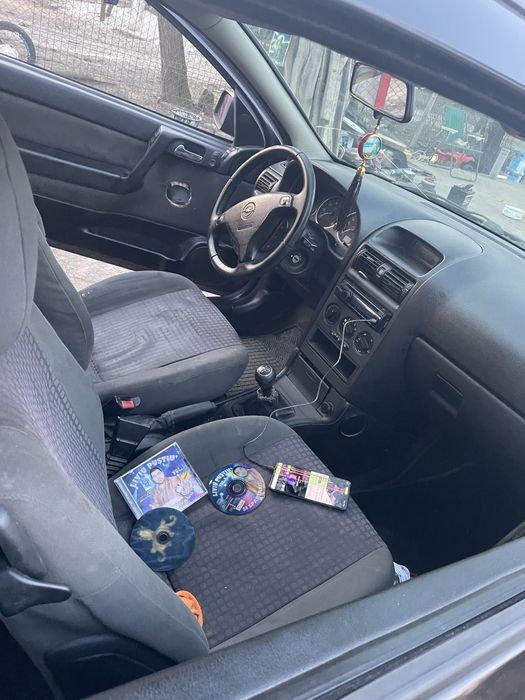 Vand sau schimb opel astra g 16 sport