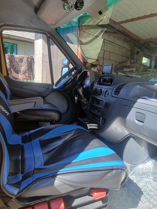 Vând Mercedes sprinter