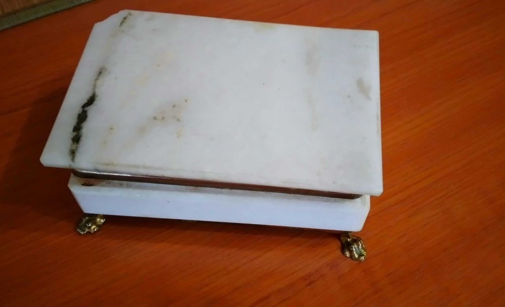 Продавам кутии за бижута