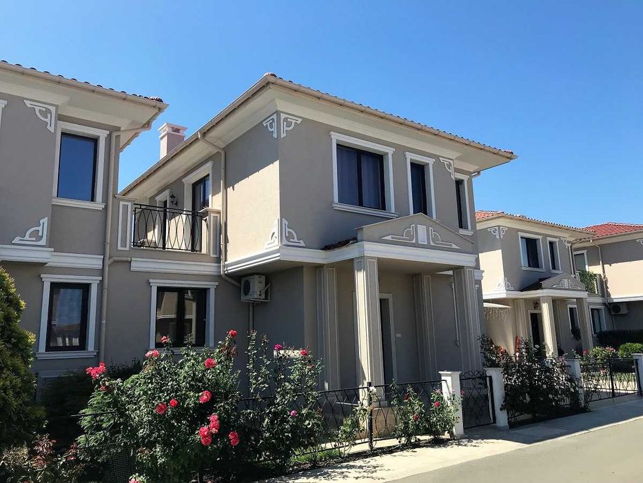 Дава се под наем Къща в Поморие - 130 кв.м за 1100 € - Снимка #1