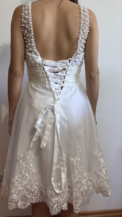 Rochie scurta cu dantela si pietre
