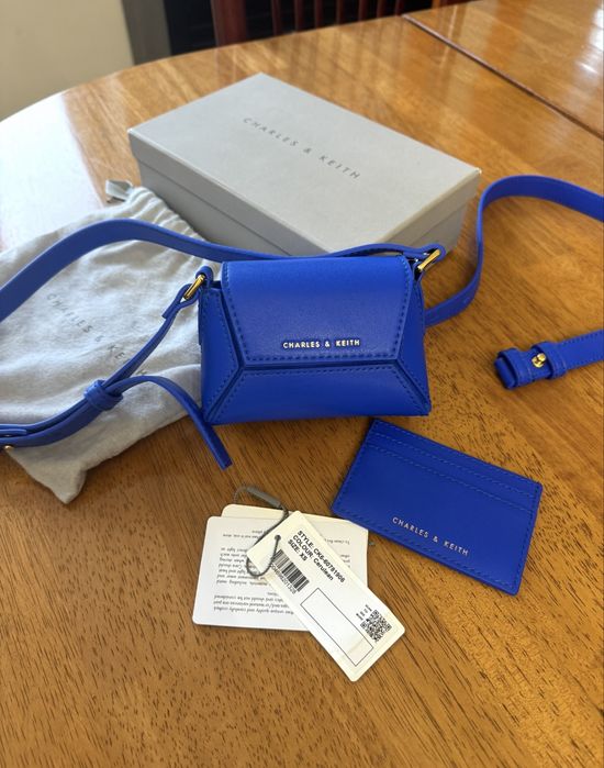 Сумочка от CHARLES keitn