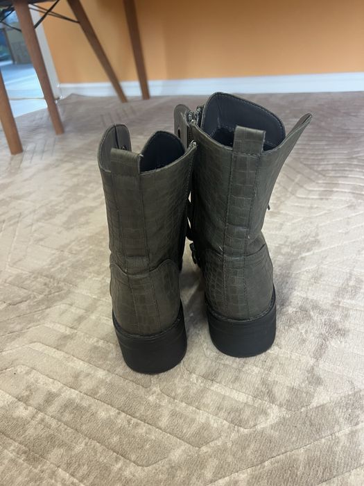 Зимни ботуши номер 40