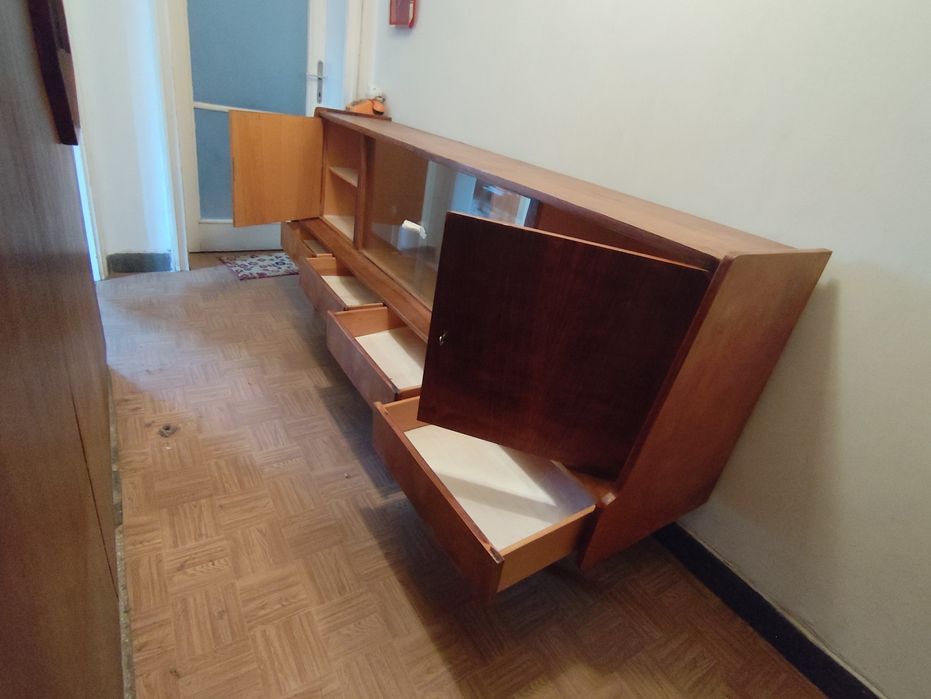 Диван двуместен винил, скрин и tv шкаф