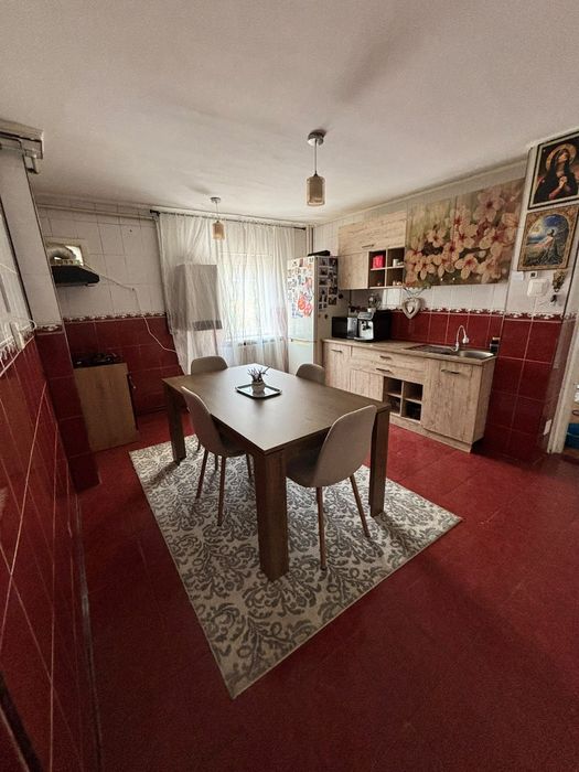 Apartament 3 camere etaj 2