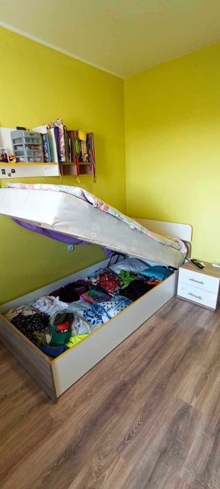 Обзавеждане за детска стая - легло с матрак, нощно шкафче, бюро и рафт