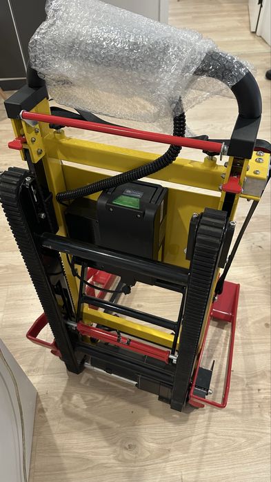 Подъемник лестничный, гусеничный для инвалидов