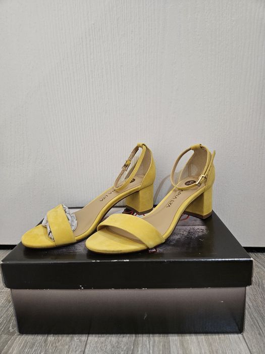 Дамски сандали, чисто нови