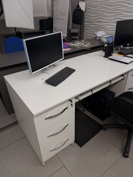 Стол рабочий офисный