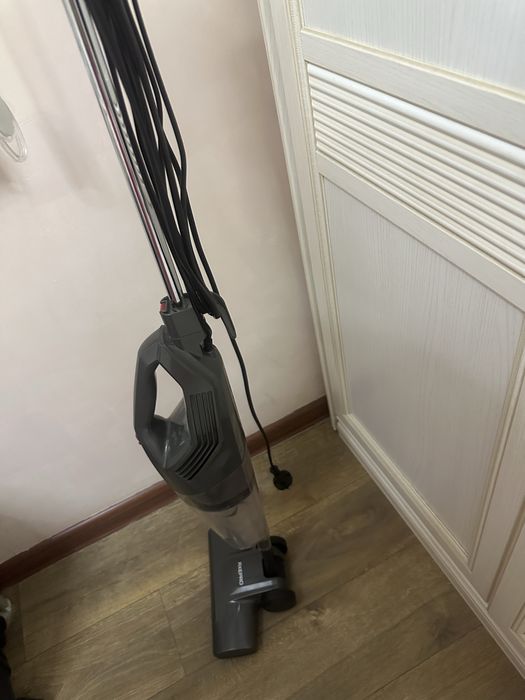 Пылесос вертикальный