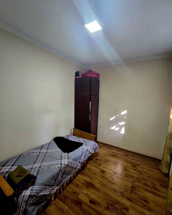 Паркентский 1 сотка 3 комнаты,без вьезда ,рядом стоянка,место отличное