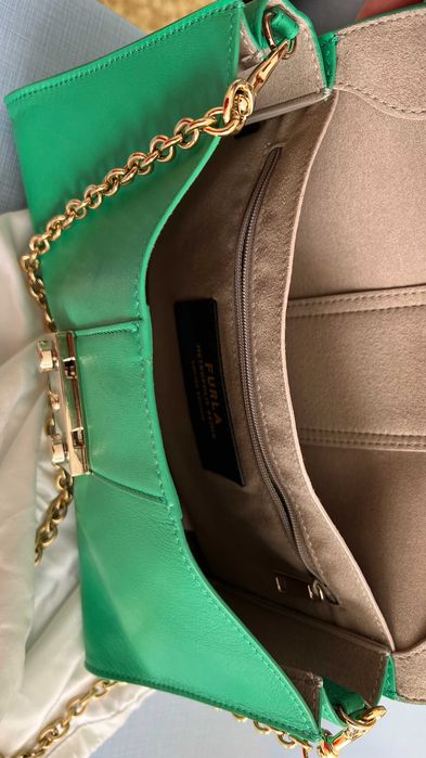 Furla в неустоим летен цвят