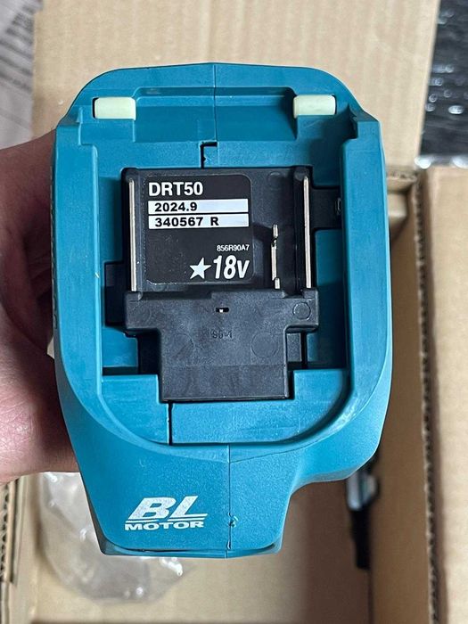 Masina de frezat pe acumulator  Makita DRT50Z 18V fara baterie si incarcator - pentru piese sau reparare