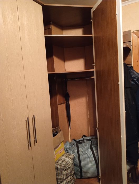 Отдам шкаф угловой СРОЧНО