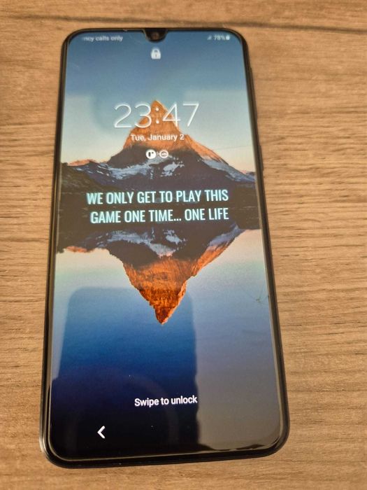 Samsung Galaxy A40 - запазен и напълно работещ