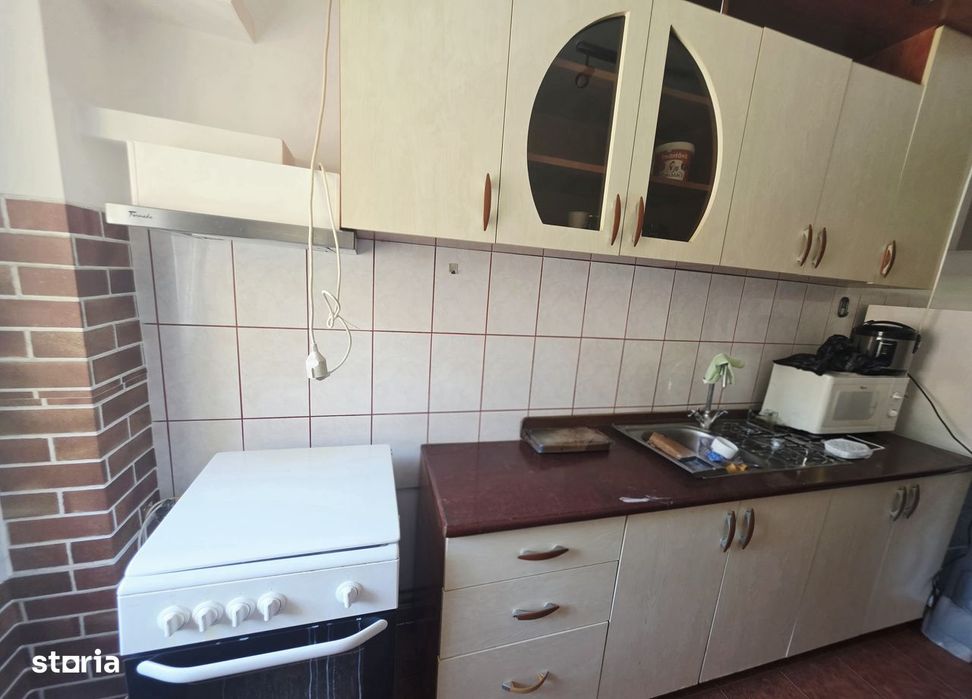 Vand apartament 2 camere decomandat Racadau cu beci si parcare
