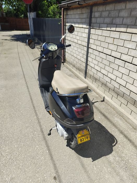 Scuter Piaggio Vespa LX50