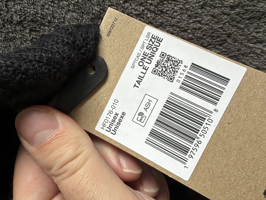 Nike Terra beanie caciula unisex neagra cu logo mic discret marime OS noua originala