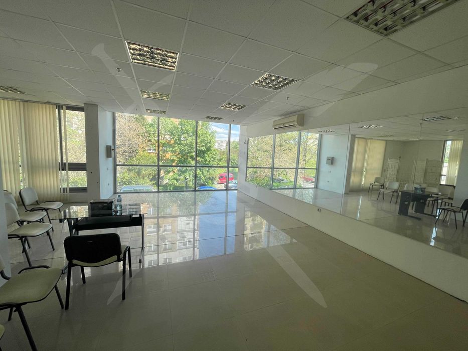 Просторен магазин в Тракия! 32589